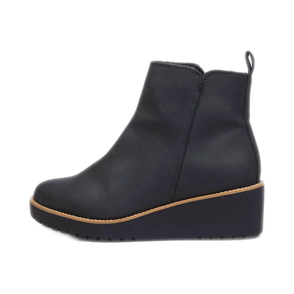 Cushionaire Ankle Boots Leather Black Colour For Women