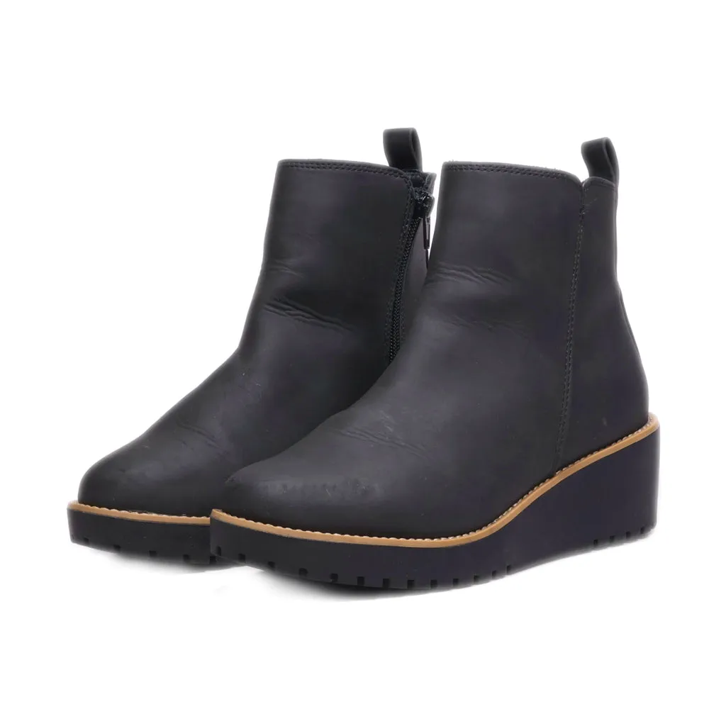 Cushionaire Ankle Boots Leather Black Colour For Women