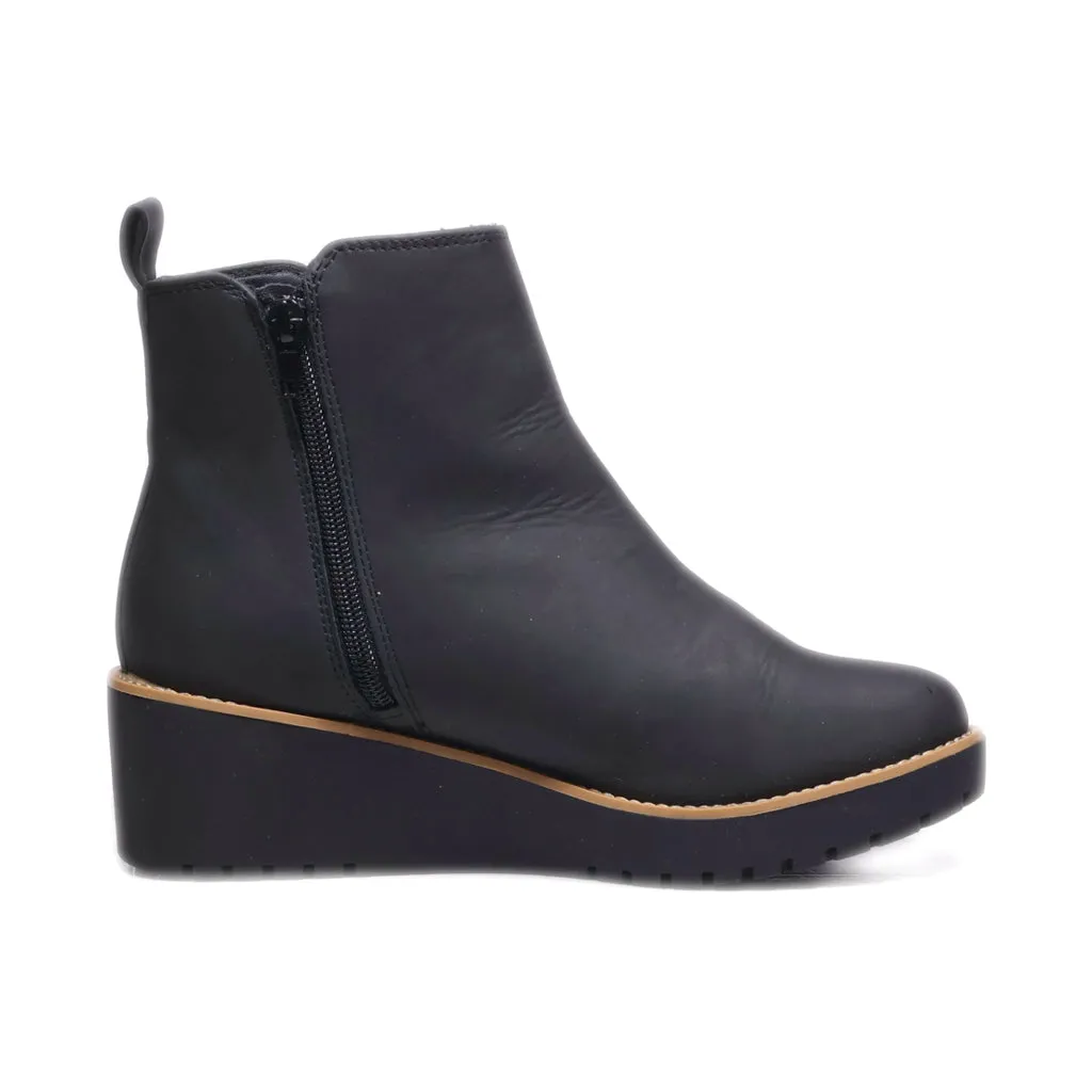 Cushionaire Ankle Boots Leather Black Colour For Women