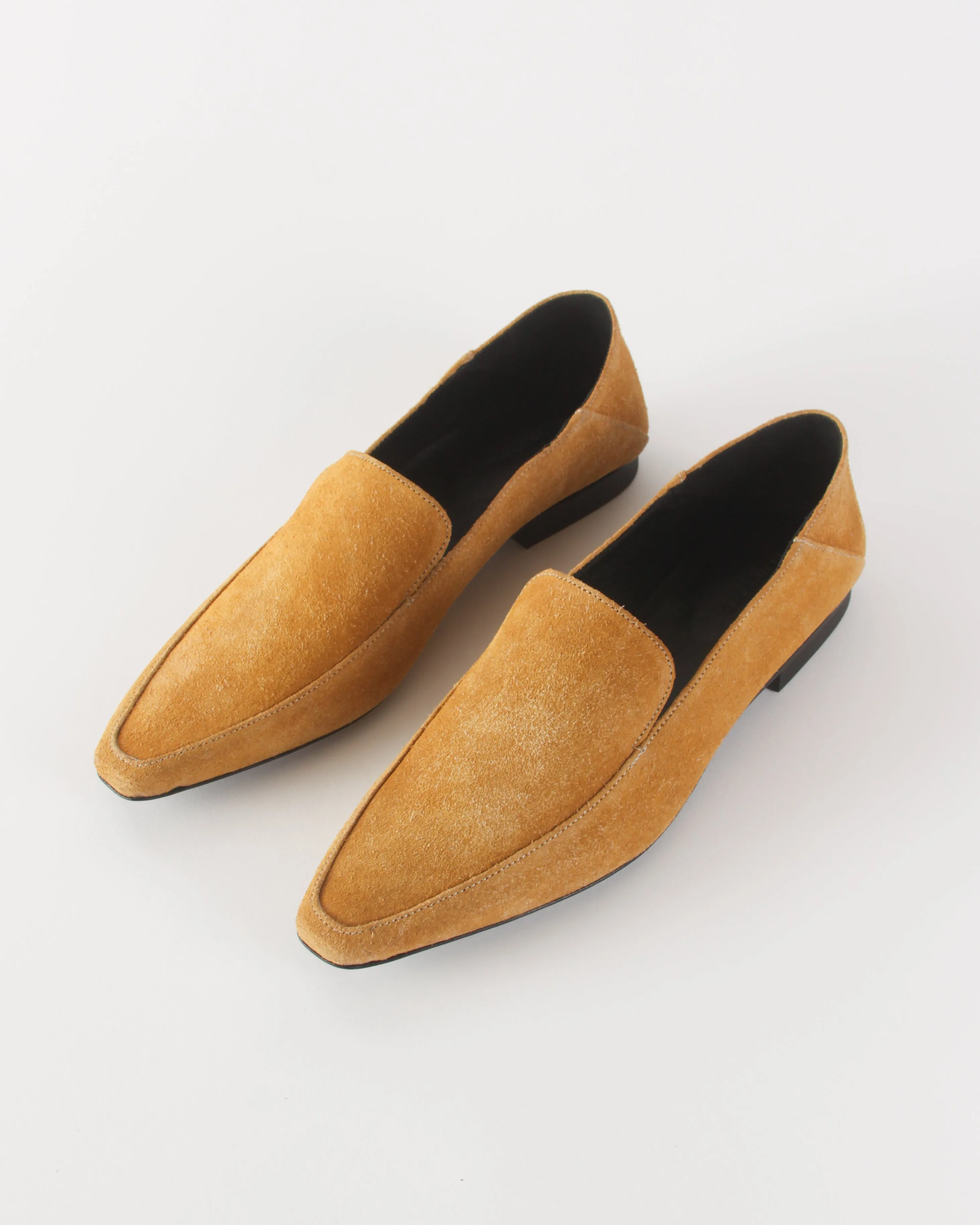 Pointed Loafer Suede Tan